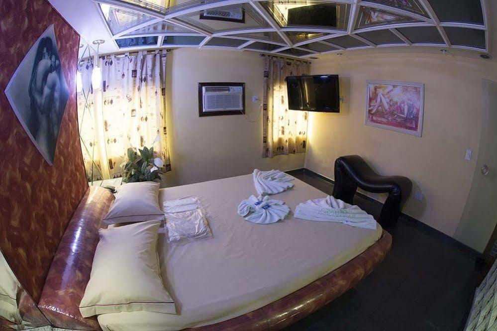 Hotel do amor Caricia (adults Only)